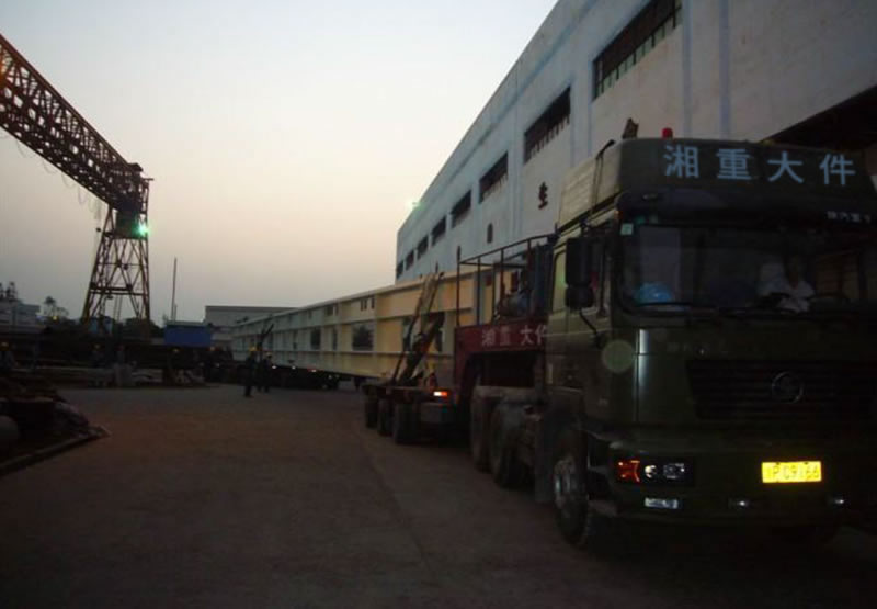 湘重为广东火电公司运输(大板梁)